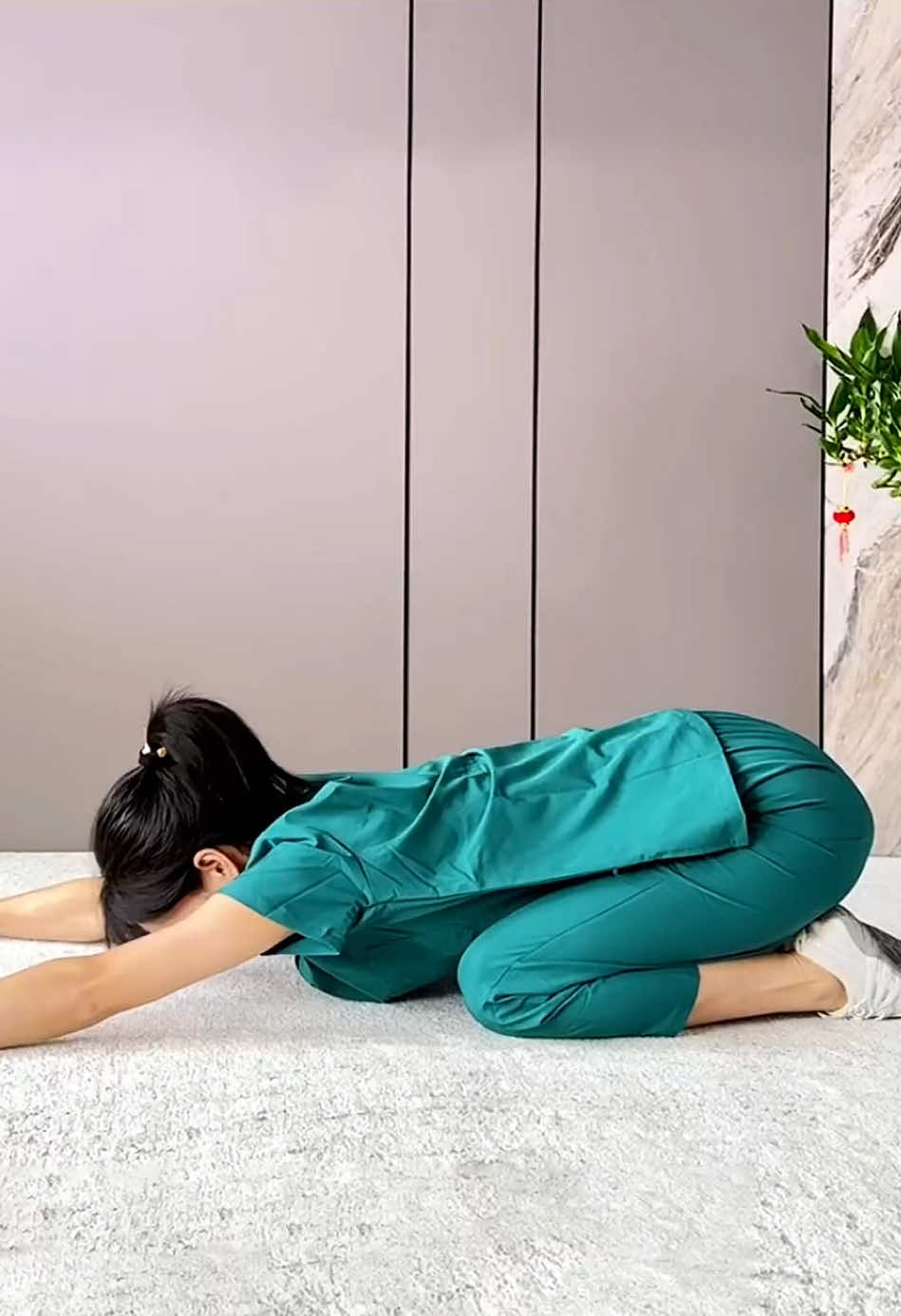 6 Essential Home Stretches That Relieve Back Pain, Hip Pain, Knee Pain, and Correct Poor Posture #Fitness #workout #gym #traning #fitnesstips 