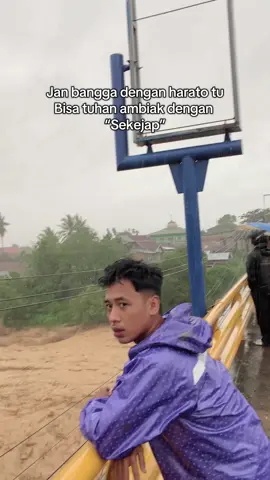 Laporan hari ini kamis ,27 november 2025 telah terjadi air galodo di jembatan kuranji padang ,untuk masyarakat lebih berhati” karena curah hujan semngakin tinggi 🙏#infosumbar #padahariini #pariaman #infopadangpariaman #infopadang 