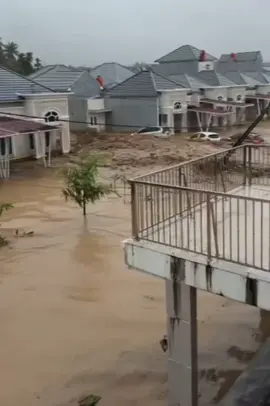pray padang. perumahan lumin park, warga kaget datangnya banjir bandang