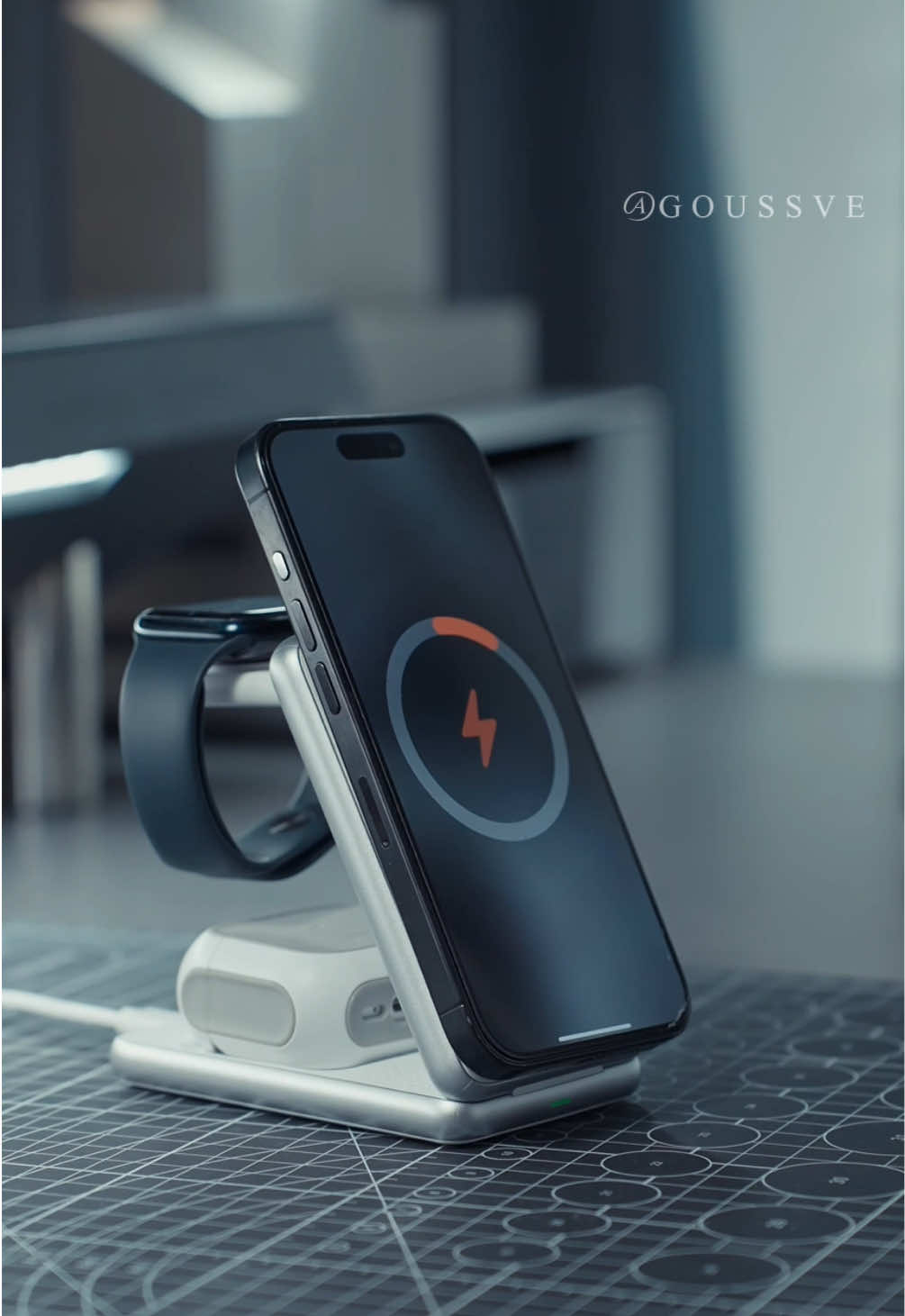 Minimal, magnetic, and folds into your pocket. This 3-in-1 charger is my new travel must-have! #wirelesscharger #3in1 #travelessentials #blackfridaydeals #cybermonday 