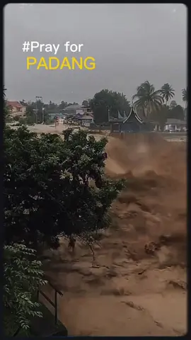 Bengkulu-padang,rusuah hati mancalik bencana yang terjadi di padang,semoga keluarga kami dalam lindungannya,..🤲🤲🥹😭 #padahariini #bencanaalam #padang #banjirbandang #selaludalamlindunganallah 