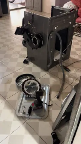 1 mình vệ sinh máy cứ phải cỡ 2 tiếng mới sạch nhỉ 😄