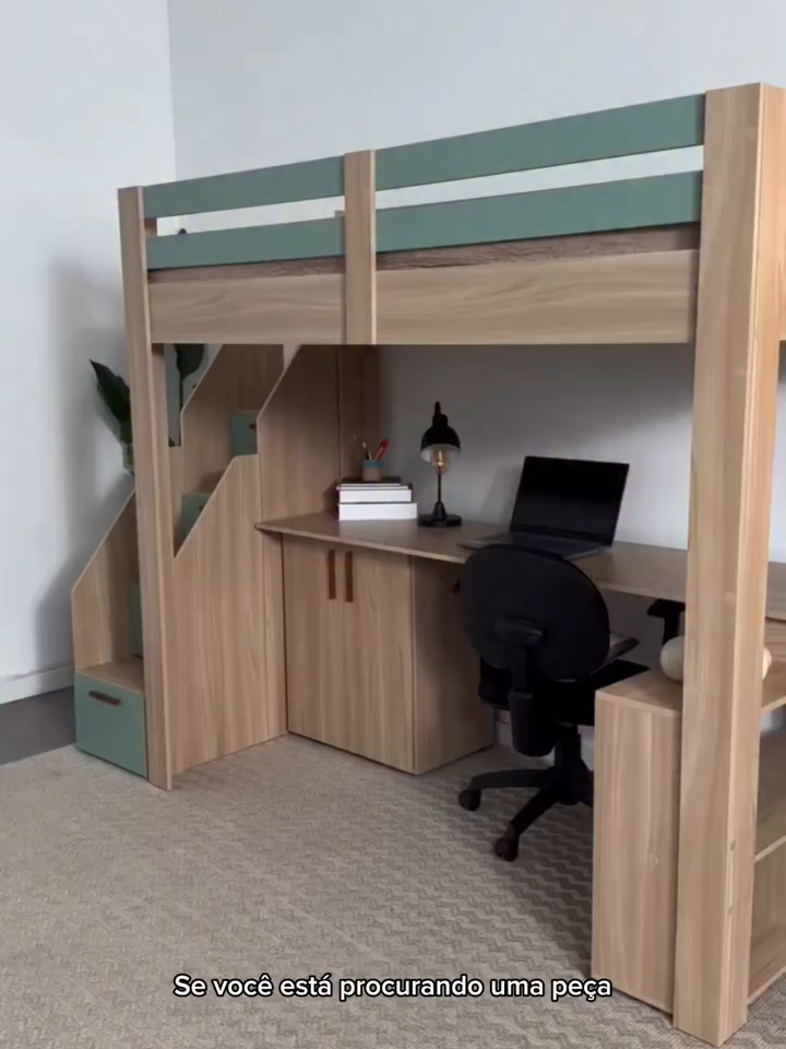 Um quarto infantil pode ser pequeno, mas pode ter grandes ideias. A cama alta infantil Star Plus Casatema prova isso: aproveita cada centímetro, traz espaço para brincar, estudar e guardar tudo com praticidade, sem perder o estilo. O design faz diferença no dia a dia: a escrivaninha integrada vira cenário de estudos e descobertas, os nichos e portas ajudam a manter tudo no lugar! É a solução completa para quem quer funcionalidade e beleza em um só móvel. 🔎 Busque no APP: Cama Alta Infantil com Escada, Escrivaninha e 6 Portas Star Plus Casatema (ID: 865863) 📲 Baixe o APP pelo link da bio e aproveite a black friday na MadeiraMadeira. #Cama #Quarto #CasaTema #MadeiraMadeira #Decoração