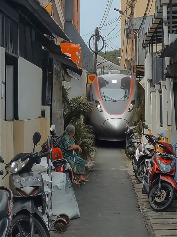Ada kereta cepat lewat gang sempit nenek ini sampai kaget 😱 #aivideo #aiviral #aigenerated #keretaapi #keretacepat 