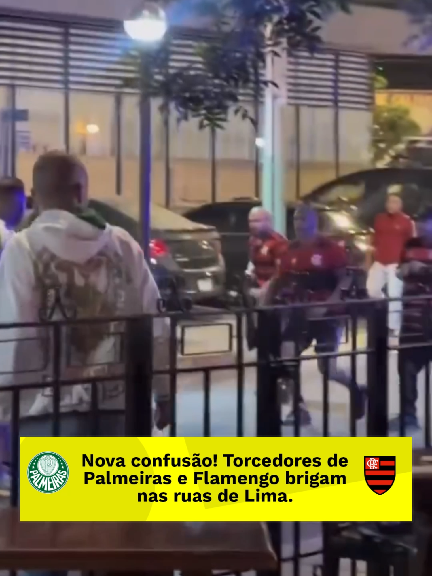 NOVAS CENAS LAMENTÁVEIS EM LIMA! ❌ Torcedores de Palmeiras e Flamengo entraram em confronto nas ruas da capital peruana. #Redes8