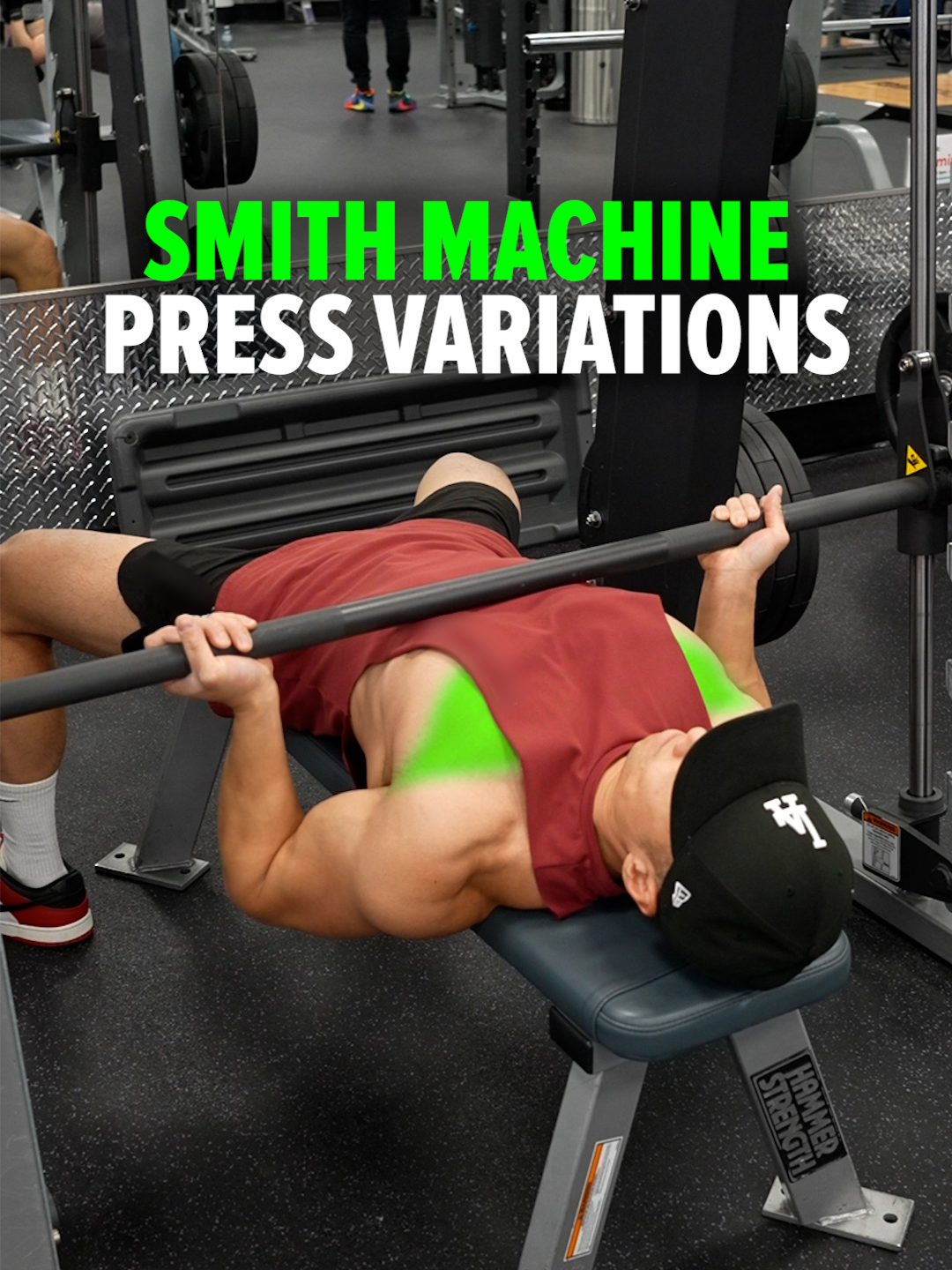 Size & Shred Training program 👉🏻 deltabolic.com (link in bio) Smith Machine Bench Press Variations — Know What You’re Targeting! Close Grip — Shifts more tension to the triceps by keeping your elbows tighter and limiting chest involvement. Medium Grip — The most balanced option, hitting the entire chest, with strong emphasis on the mid-chest fibers. Underhand (Supinated) Grip — Changes the pressing angle and shoulder rotation to place more tension on the upper chest. #smithmachine