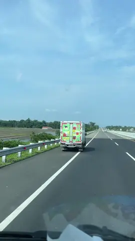 Menikmati jalan tol cipali di pagi hari bersama @TUNGGAL JAYA #cipalirace #fyp #l300 