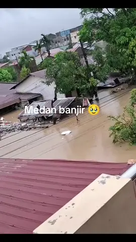 Medan banjir🥹#bencanaalam #sumaterautara #banjir #longsor #banjirmedanhariini 