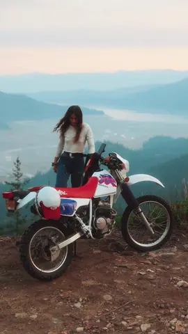 Take me back to the ‘90s #hondaxr #xr250 #bikergirl #motogirl #adventure 