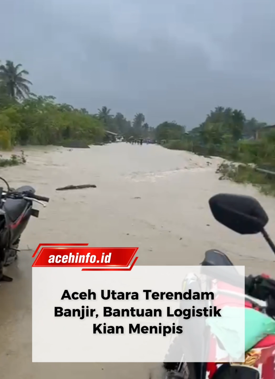 Pemerintah Kabupaten Aceh Utara, Provinsi Aceh, menyampaikan harapan besar agar bantuan logistik tambahan segera dikirim untuk korban banjir yang terus meningkat. Hampir 95 persen wilayah kabupaten tersebut kini terendam, menyebabkan ribuan warga harus mengungsi ke tempat yang lebih aman. Kondisi ini membuat kebutuhan pangan dan logistik darurat semakin mendesak untuk dipenuhi. Dikutip dari kompas.com, Kepala Dinas Sosial Kabupaten Aceh Utara, Fakhrurradhi, pada Kamis (27/11/2025) menjelaskan bahwa seluruh bantuan pangan yang tersedia sudah langsung disalurkan ke pengungsi. Puluhan titik pengungsian kini tersebar di 18 kecamatan, sehingga proses distribusi logistik membutuhkan koordinasi yang intensif dan cepat. Menurutnya, situasi di lapangan menunjukkan kebutuhan yang semakin besar setiap harinya. “Kami sudah meminta tambahan bahan pangan kepada Kemensos RI. Kami berharap permintaan ini bisa segera direspons, mengingat banjir terus meluas dan persediaan mulai berkurang,” ujar Fakhrurradhi. Ia menambahkan bahwa Pemerintah Aceh sebelumnya telah dua kali menyalurkan bantuan masa panik untuk membantu para korban, namun kondisi banjir yang berkepanjangan membuat suplai tersebut tidak lagi mencukupi kebutuhan seluruh pengungsi. Memasuki hari keenam, banjir belum menunjukkan tanda-tanda surut. Akibatnya, kebutuhan logistik menjadi sangat kritis. Fakhrurradhi turut mengimbau para camat dan kepala desa di setiap wilayah terdampak agar terus memperbarui data titik pengungsian. Data yang akurat dinilai penting agar Dinas Sosial dapat segera melakukan distribusi makanan bersama tim relawan dan petugas lainnya. Sebelumnya diberitakan bahwa banjir tidak hanya melanda Aceh Utara, tetapi juga merendam wilayah Kabupaten Aceh Timur, Kota Lhokseumawe, dan Kabupaten Bireuen. Kondisi ini menunjukkan bahwa bencana meluas di berbagai daerah di Aceh, sehingga koordinasi antarinstansi dan percepatan bantuan menjadi hal yang sangat diperlukan. #banjiracehutara #banjiraceh 