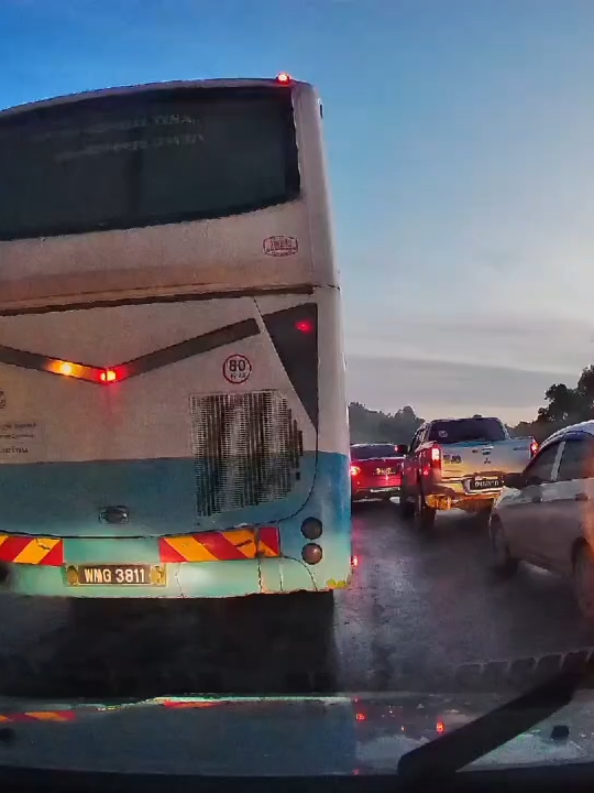 Reckless drivers can’t hide from the DDPAI Z60. With sharp 4K clarity, every sudden swerve and risky move gets recorded — walang lusot, wala nang “hindi ko nakita.” 🚗💥🎥 #DDPAI #DDPAIZ60 #DDPAIPH #ddpaidashcam #CarCam #Cars #productreview #DriveSafe #CarGadgets #SmartDriving #RoadSafety #NightVision #hdcamera