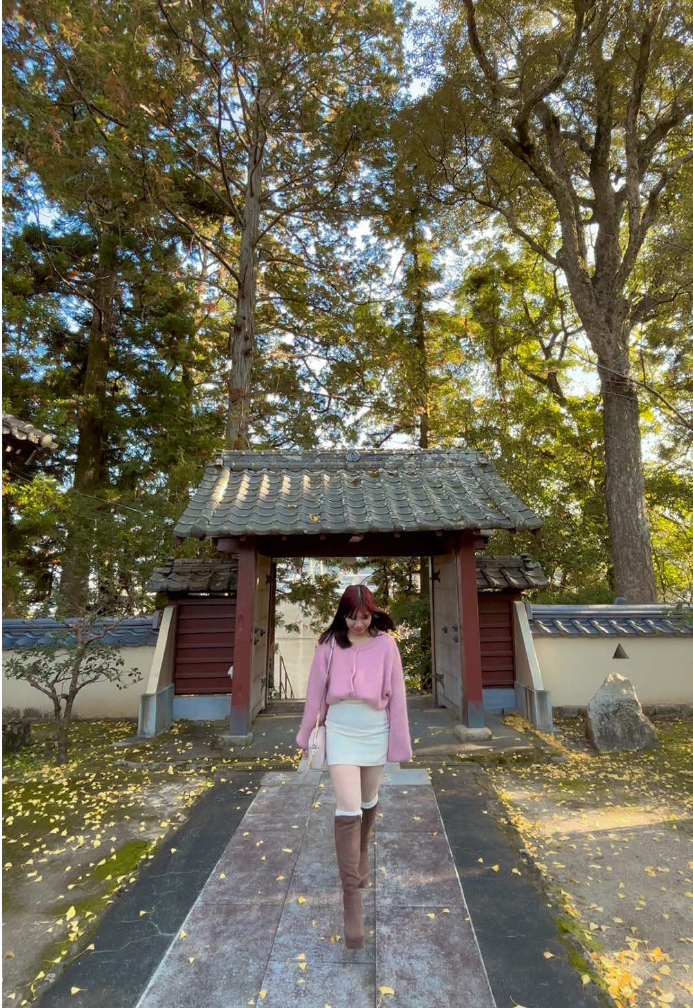 When the leaves fall, the high-knee boots come out. 🍁✨ #autumn #japan #神社 #高知県 #outfit 