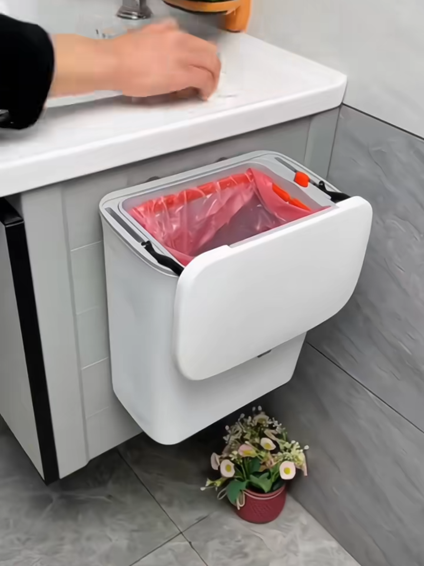 Thùng rác treo kệ tủ bếp#thungrac #thungractreotuong #thungracthongminh #dogiadung #hangnoidiatrung #tienich #giadungthongminh #giadungtienich #zihome