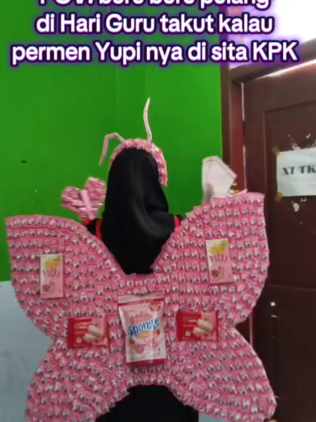 Berapa hari kalian buat kupu kupu dari permen Yupi dan habis berapa toples? @X.br2smekisone Terimakasih anak anak q X BR 2 love you❤#viral #fyppppppppppppppppppppppp #harigurunasional #yupi #trending 