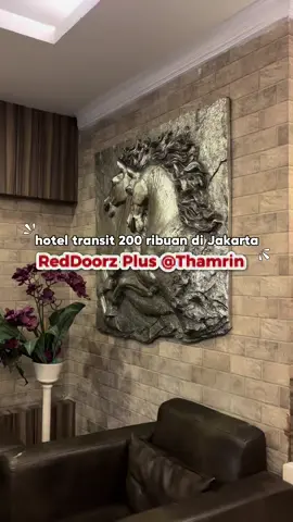 Sangat affordable & strategis pula di daerah Thamrin Jakarta ni.. ‘YUKNGINEP’ tuh catet kode promo nya ya !!! #RedTravelers #BukaSemuaPintu #RedDoorz 