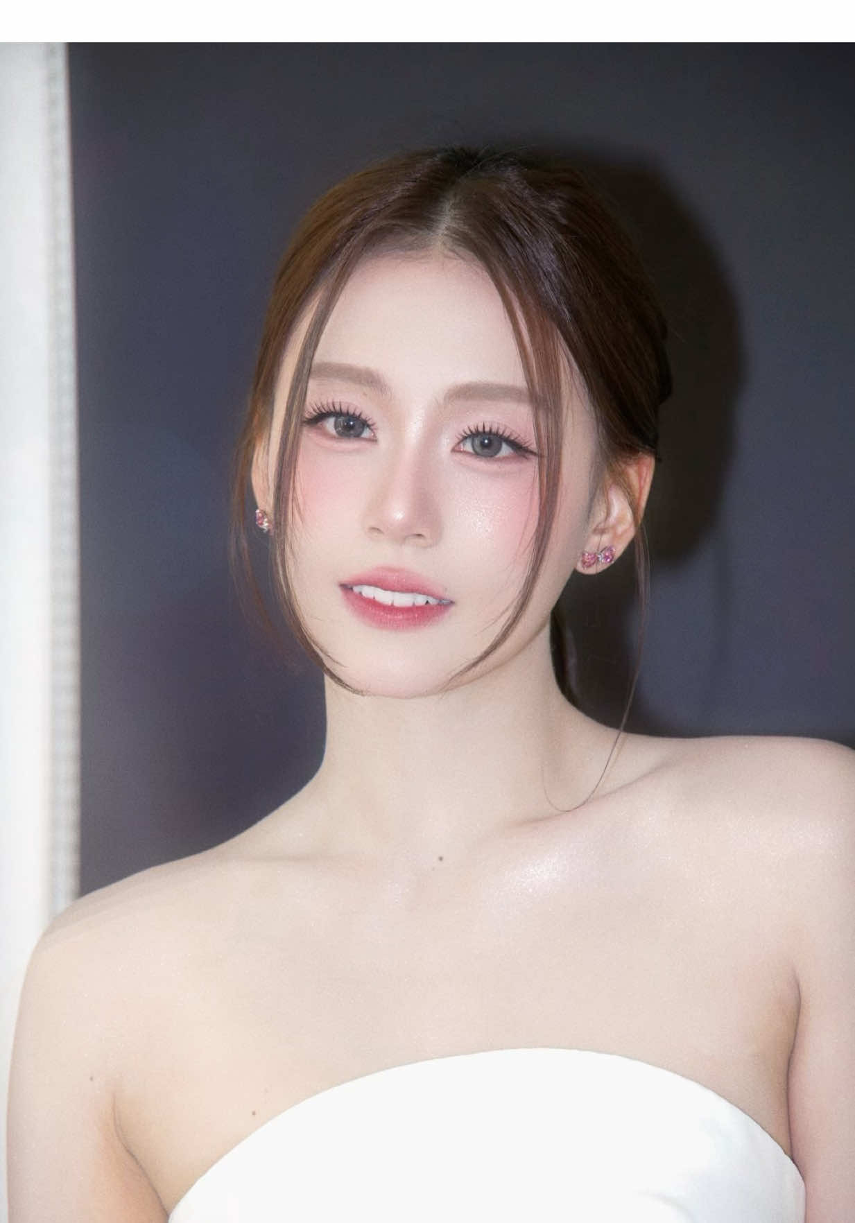 @fondofyouz ฟ้อนเป็นคนที่ appreciate กับการแต่งหน้าทำผมตลอด ชมหน้าผมสวย ดูมีความสุขกับการที่เห็นตัวเองสวย ช่างหน้าผมก็มีความสุขที่ได้แต่งฟ้อนเหมือนกันนะ!  จริงๆมีลูกค้าหลายคนที่ appreciate หน้าผมเราเหมือนกัน ขอบคุณลูกค้าทุกคนที่กลับมาแต่งด้วยกันบ่อยๆ แสดงออกได้เลยค่ะว่าชอบ ช่างยิ่งอยากใส่สุด ทำให้สวยไปอี๊ก!!  ช่างผมวันนี้คือ @ปาล์มมี่ทำผมทำใจทำไมมีอะไรปะ คนดีคนเดิม  Studio แต่งหน้า @Lunardio Studio  #fondnatticha