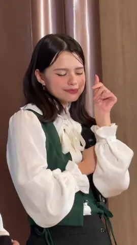 รุ่นนี้ใส่ถ่านกี่ก้อนกันเนี่ย ดุ้กดิ้กๆๆๆ . #GrabFoodMegaSalexฟรีนเบคกี้ #ฟรีนเบค #FreenBecky #beckysangels 