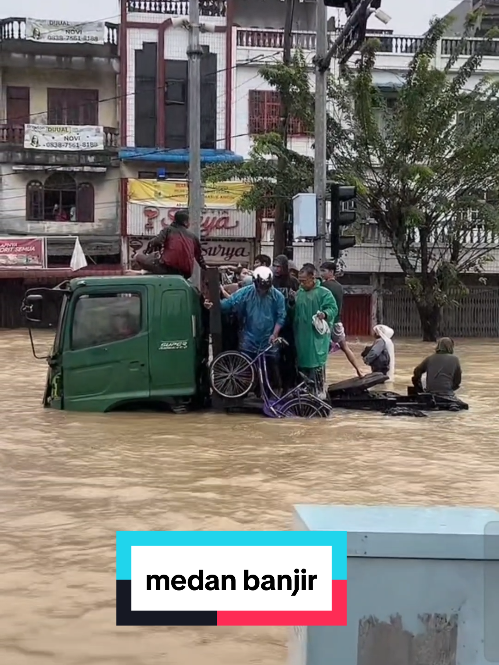 kalau gini siapa yang mau di salahkan,kampung saya banjir gini😭😭😭 #medanbanjir  #longsor  #medan  #kualanamuinternasionalairport  #sibolga 