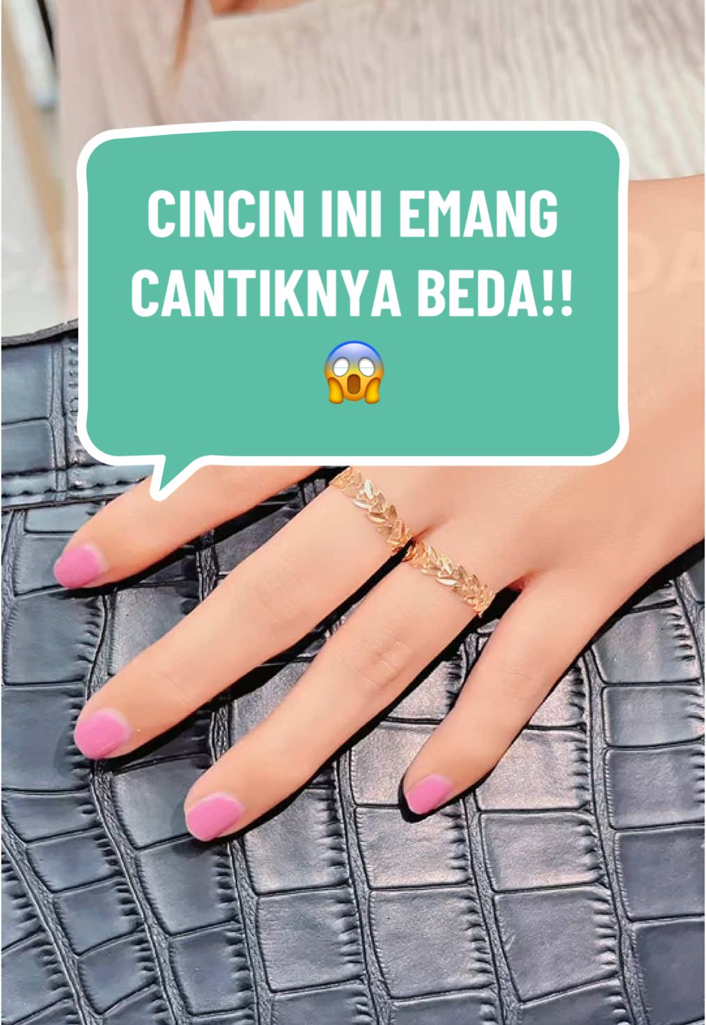 Cincin motif daun itu emang bikin tangan tambah cantik!!😲 CHECK OUT sekarang yukk,🛒🟡 biar tangan kamu juga tambah cantik!!💅 #viral #emasviral #cincin #cincinemas #semarnusantara #fyp #emas #emasasli #perhiasan #emasmurni