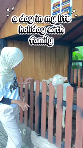 A day in my life bareng keluarga ku paginya ke playground lalu staycation di Hotel 100k daerah Jatikramat Bekasi lho…! . Aku booking room dapat harga terendah dari aplikasi RedDoorz tinggal download aplikasi RedDoorz dan search ya Urbanview Dejati House Bekasi, Masukin kode promo nya : YUKNGINEP  . #RedTravelers #URBANVIEWbyRedDoorz 