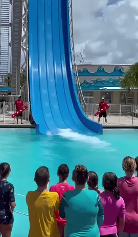 now thats a splash#fyp #waterpark #waterslide #failvideo #funnyvideos 