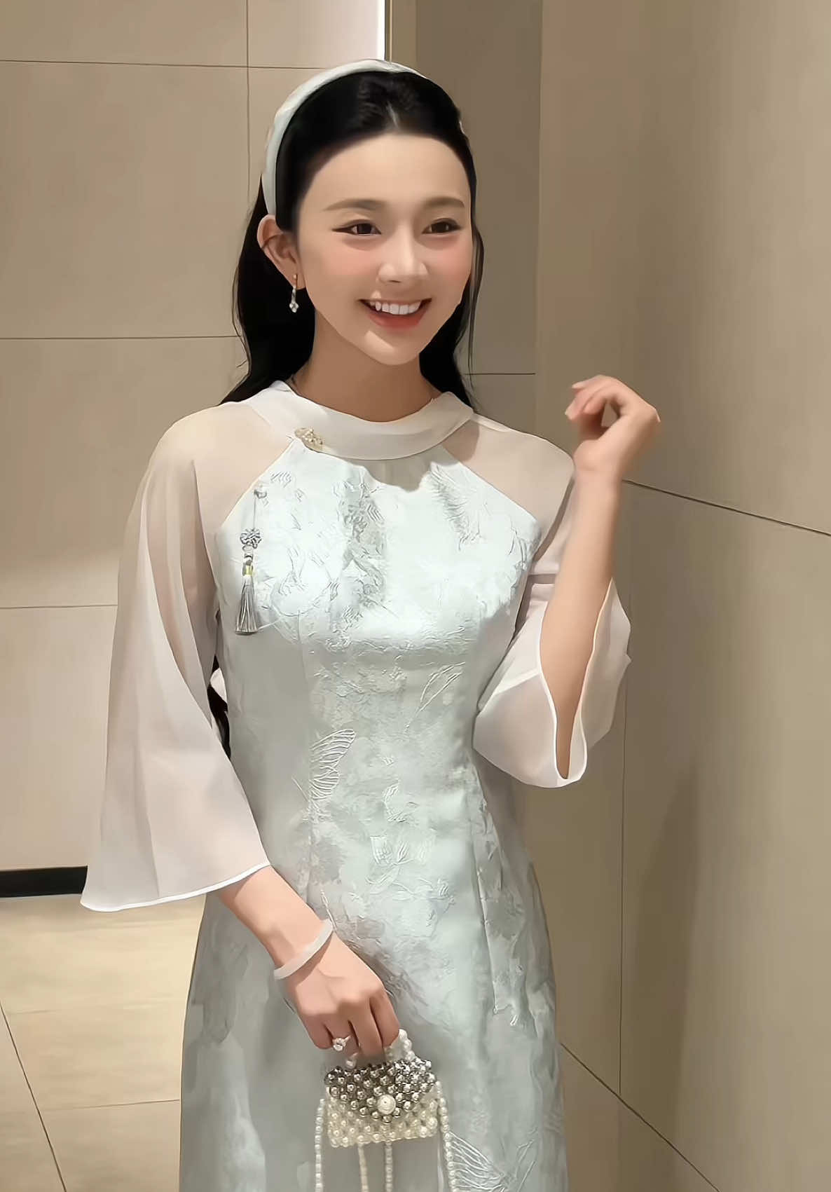 Sắm Tết bây giờ có vội quá không các bà #zamy #fashion #zamydesign #tryon #aodai 
