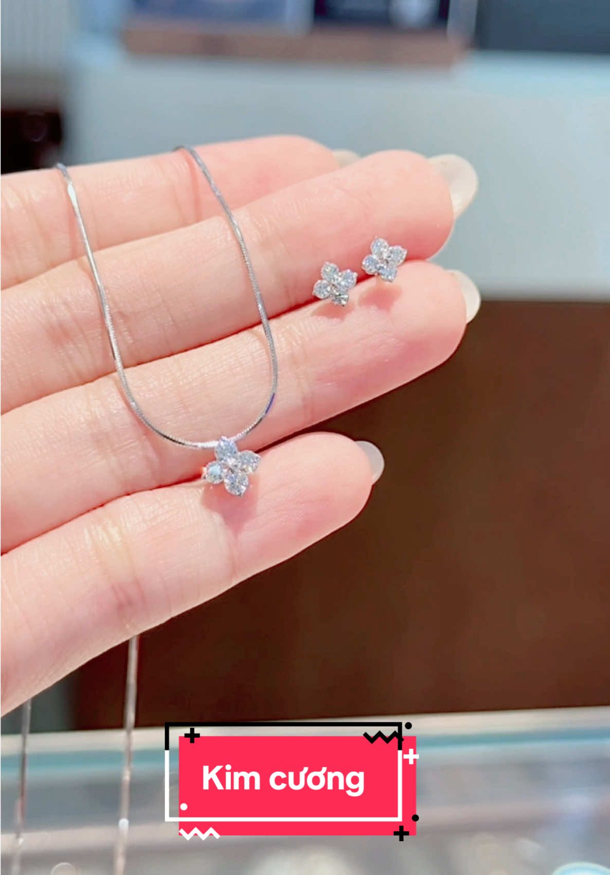 Bộ kim cương mới rần rần tiktok bữa giờ nè các chị, em đã sẵn rồi #viral #fyp #pnj #bongtai #daychuyen 