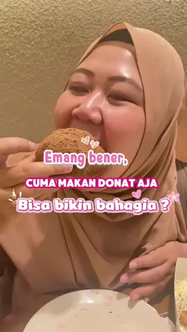 Makan donat tapi bikin bahagia ? Cuma di @Donat Bahagia kalian bisa ngerasain 70 varian donat dan semuanya bikin bahagia karena donat yang porsi besar dan toping melimpah. Nah setelah kenyang jangan lupa istirahatnya di Urbanview Kencana Residence. Bookingnya lebih mudah dan hemat melalui aplikasi @RedDoorz Indonesia Indonesia jangan lupa tambahkan kode promo “YUKNGINEP” untuk dapatkan harga spesial. Yuk bukasemuapintu bareng Reddoorz #RedTravelers #URBANVIEWbyRedDoorz #bukasemuapintu #urbanview #hotelsurabaya 