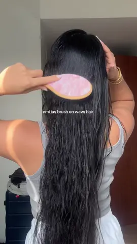 my favorite brush to get ready with 🎀💗 @Emi Jay #emijay #hair  #creatorsearchinsights 