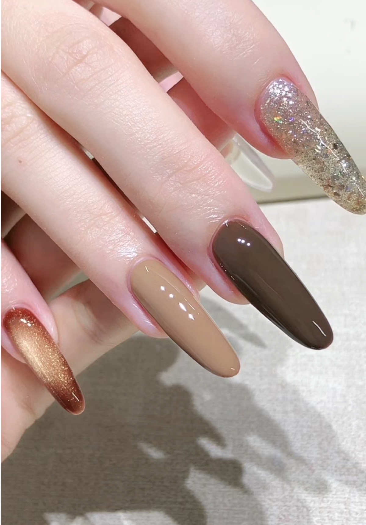 màu nâu#nailart #xuhuong #cateye #ROUni #nail 