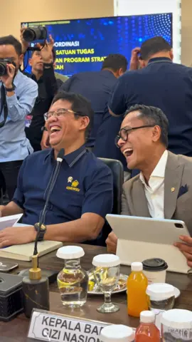 Selamat siang Guys. Kemarin sore, saya menghadiri Rapat Satgas Percepatan Program Strategis Pemerintah (P2SP) yang dipimpin langsung oleh Menko Perekonomian Pak Airlangga. Kami menekankan pentingnya realisasi belanja Kementerian/Lembaga, terutama untuk program dan stimulus yang berperan penting dalam mendorong pertumbuhan ekonomi. Setiap rupiah harus dioptimalkan untuk kesejahteraan masyarakat. Sebelum pulang, saya sempat diwawancara oleh teman-teman wartawan, agar pesan kepada masyarakat dapat tersampaikan dengan baik. #kitakayabersama #purbayayudhisadewa #menkeu 