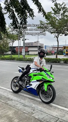 Pre punta ka sa school yung crush mo walang payong #kawasakininja #school #student #zx4rr #bigbike 