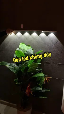 Đèn led cảm ứng không dây #denled #denledtrangtri #denledthongminh #nabeodaily 