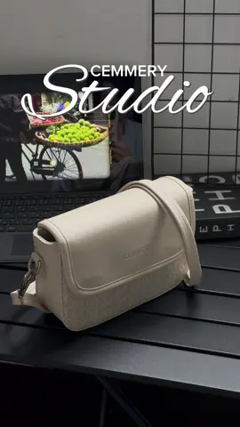 Cầm lên tay thấy chắc, chất da thì siêu đẹp. Vừa xinh vừa tiện, đúng kiểu nên có một chiếc trong tủ ❤️ #review #tuixach #tuixachnu #tuideocheo #cemmery @CEMMERY 