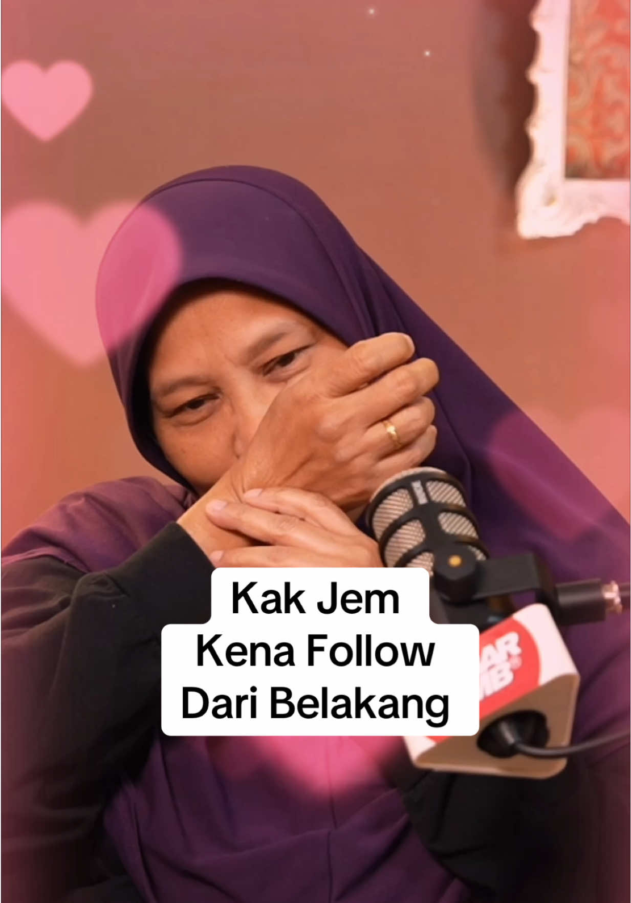 Tudia aih ada moto follow kak jem kalau Bau pergi dia macamni fuhh #Sembangseram #SugarBomb #SafwannazriPod #Safwannazri #KakJemMastika 