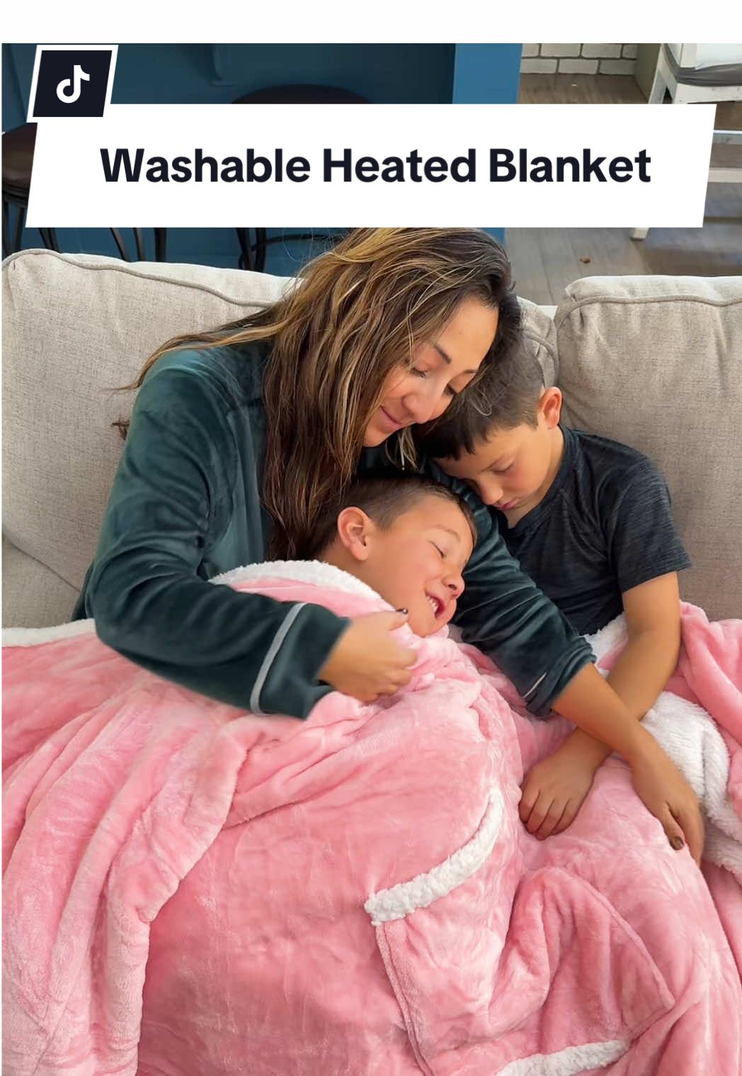 This heated blanket is machine washable and big enough to use as a blanket for the whole family ❤️ #heatedblanket #tiktokshopblackfriday #bestgiftformom #bfcm  #tiktokshopcybermonday @DailyLife Home 