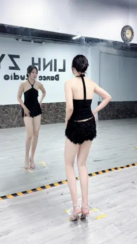 #dance ##trend##xuhuong##trending##fyp##foryou##xh##dancebar