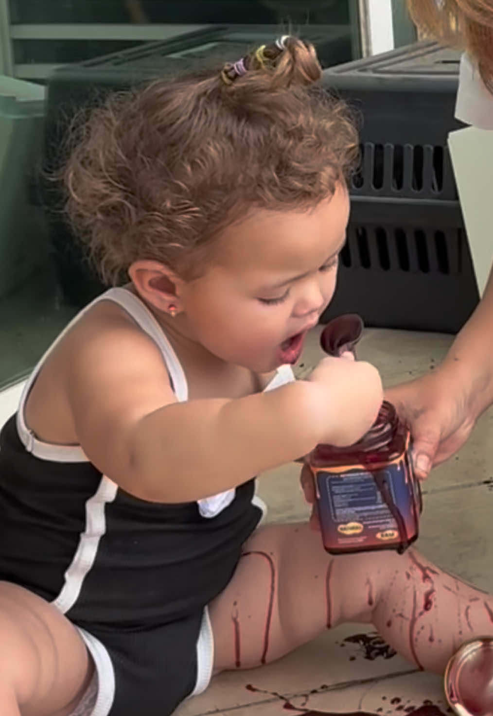 Si bayi kuat Briella punya rahasia baru… Yummy Bites Honey! @Yummy Bites  Rasanya disuka Briella, manfaatnya bantu jaga imun & kesehatannya tiap hari.. Yok yang mau kuat kayak Briella harus coba 💪🏻