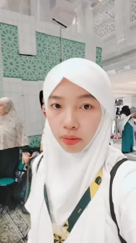 Nyaman gak pakai ribet! Abaya adem, dingin, dan bahannya lembut banget.Ibadah jadi nyaman, Bikin penampilan anggun tanpa takut gerah...