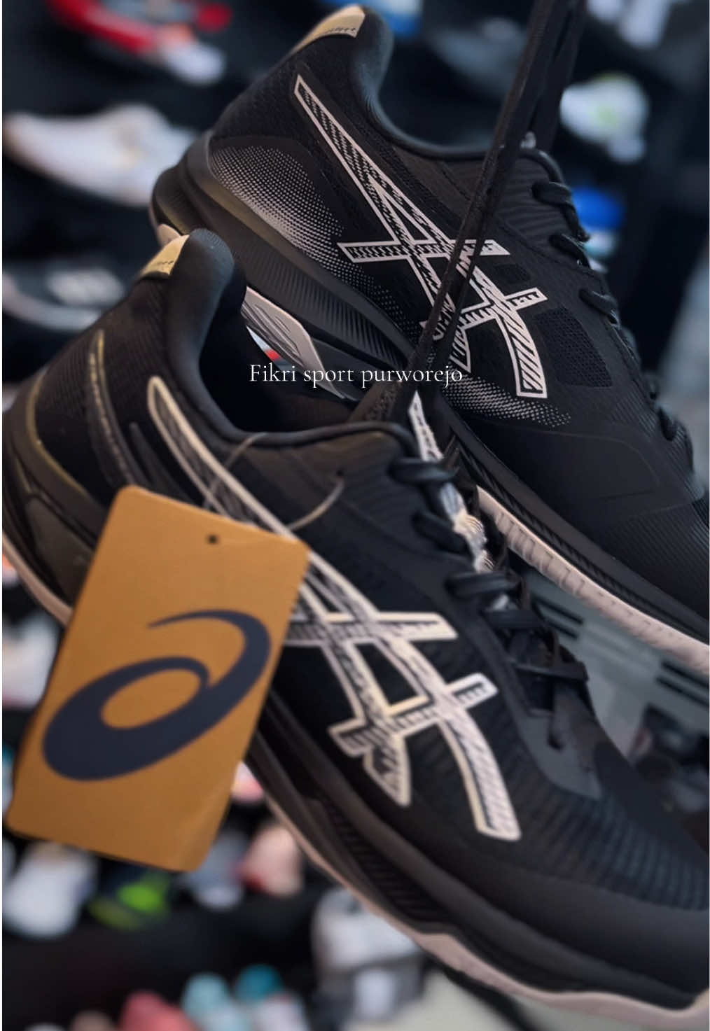 Info order atau pemesanan👇 WA : 081327756314 Follow instagram : FIKRI SPORT PURWOREJO #asics #sepatu #sepatuvoli #volleyball #fyp 