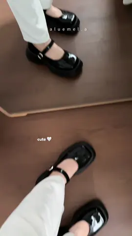 Lucu banget cocok di kaki mungilku #flatshoes #pentopel #sepatuwanita #sepatuflat 