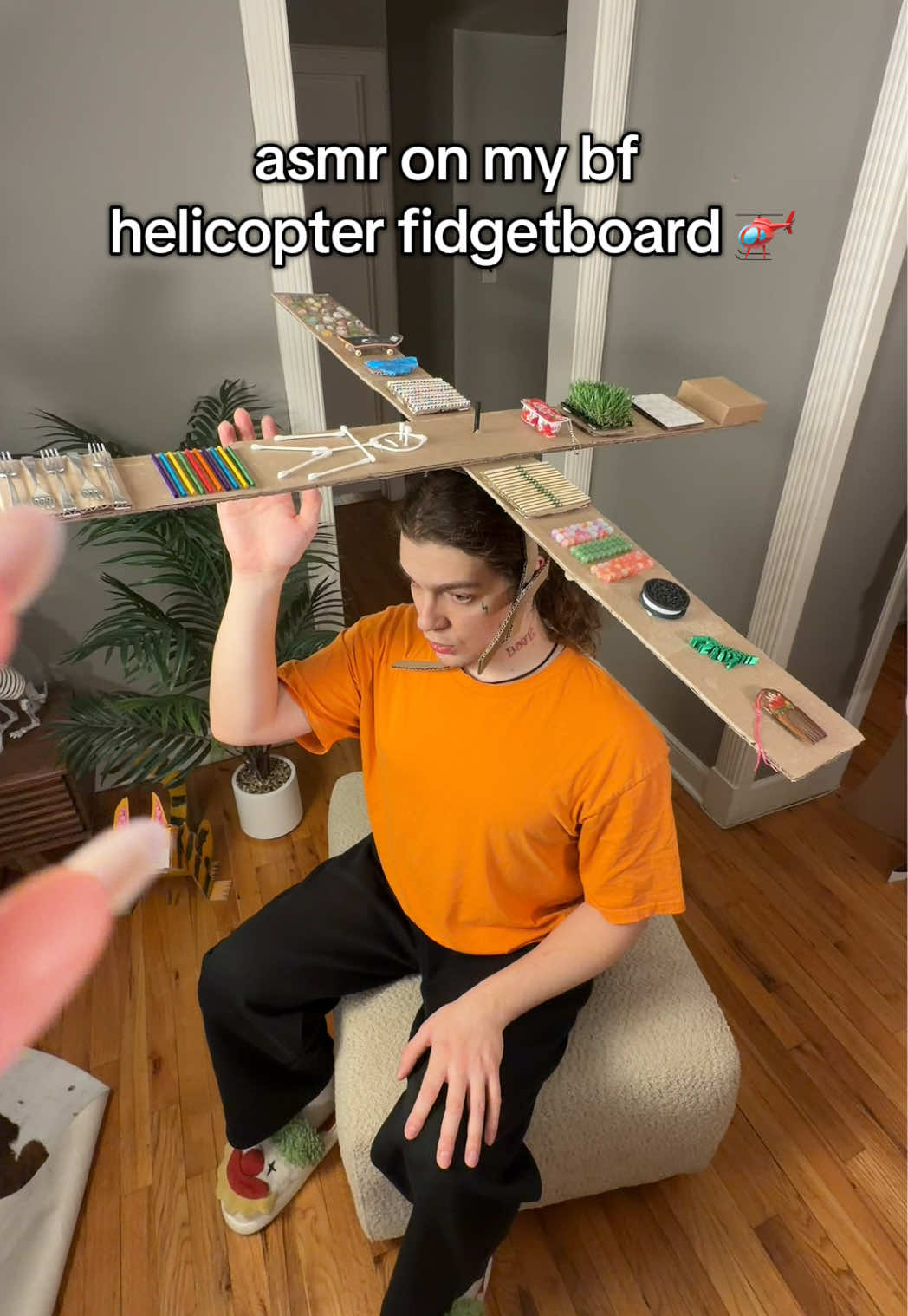 he just landed here 🤨🪖#fidgetboard #asmr #oddlysatisfying #lofiasmr #asmrforsleep 