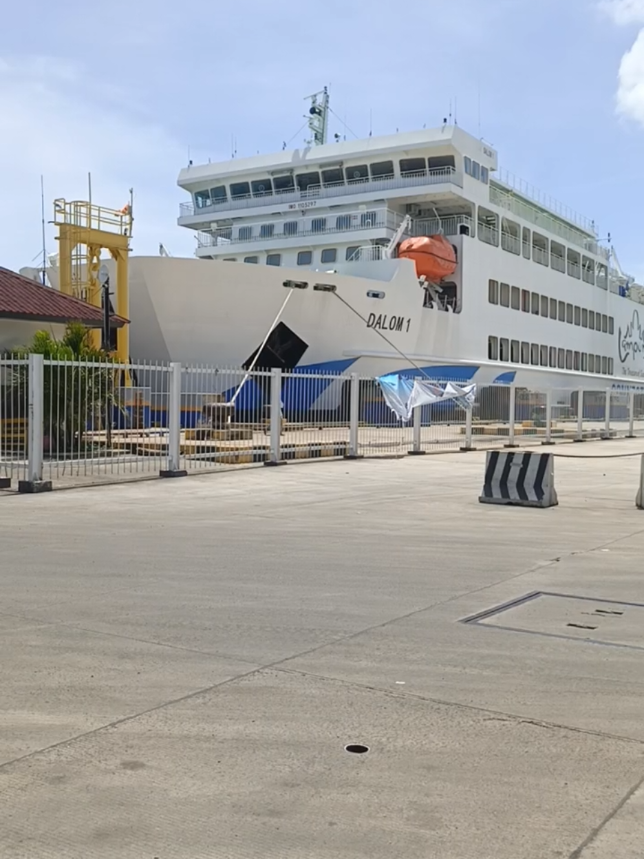 perdana naik kmp dalom 1 Lampung #kmpdalom1 #pelabuhanmerakbakauheni #story #lampung #viral 