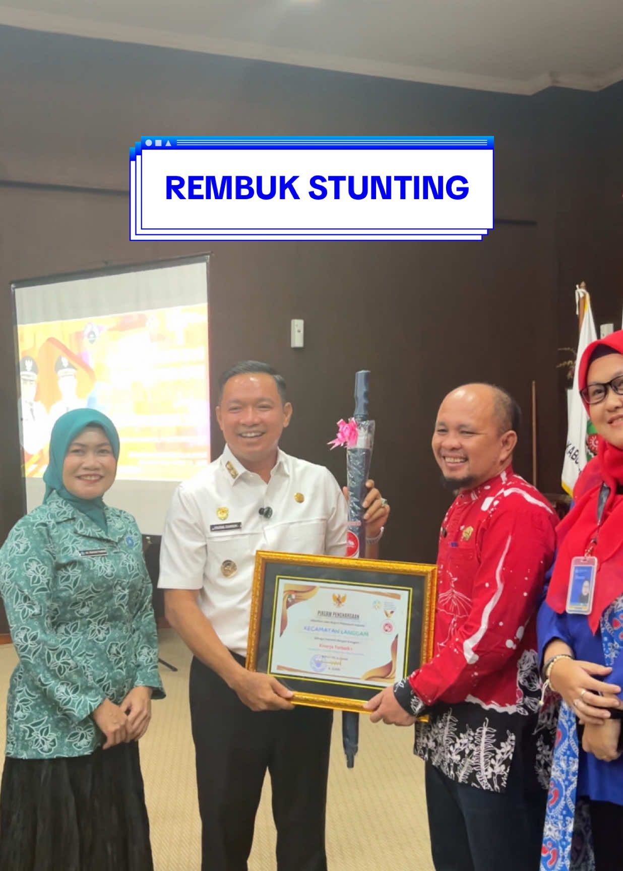 Bersama seluruh pemangku kepentingan, Kabupaten Pelalawan berkomitmen mempercepat penurunan stunting melalui langkah konkret dan kolaboratif. Rembuk Stunting 2025 menjadi momentum memperkuat sinergi demi terwujudnya generasi Pelalawan yang sehat, cerdas, dan berkualitas.✨