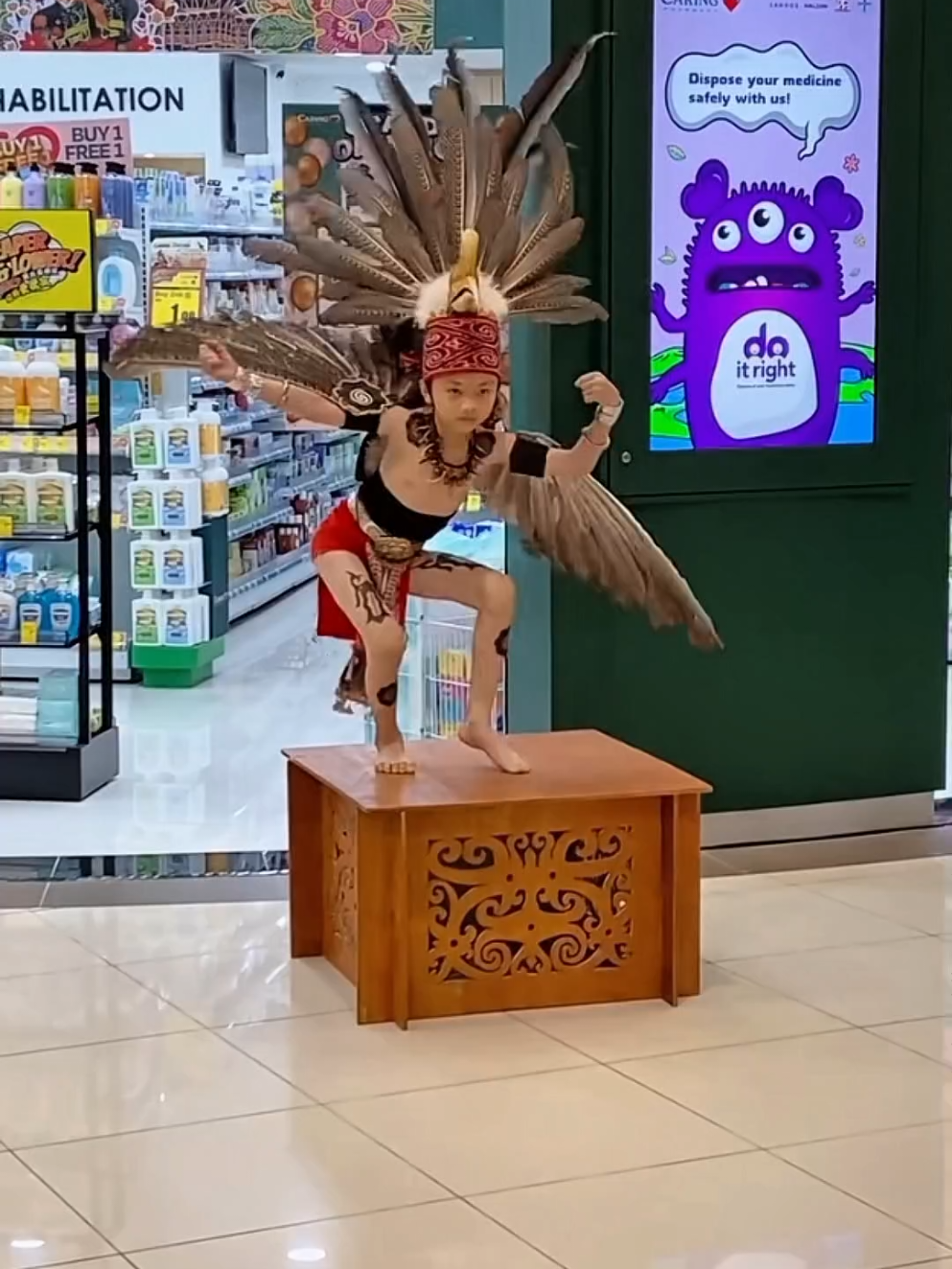 ~®~ The Little Bornean Birdie in Motion ~®~ In a breathtaking blend of culture and spirit, Dion Das Louis—known as the Little Bornean Birdie—brings the heartbeat of Sarawak to life. At just nine years old, he performs the traditional Iban Ngajat Dance with extraordinary grace, channeling the ancient rhythm of his ancestors. Each movement echoes the power and beauty of Borneo’s iconic birds—the Malay Great Argus (Ruai) and the Hornbill (Kenyalang)—as if he’s dancing with the soul of the rainforest itself. It’s tradition reborn in the digital age, a stunning fusion of heritage, pride, and youthful brilliance. #dayaktraditionaldance #fyp  #ibanculture #littleborneanbirdie #fusionheritage   