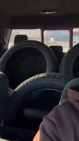 Când e geloasă și vrea să meargă cu tine peste tot 😁