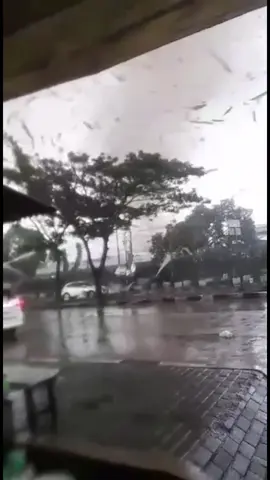 Pray for medan🥲 stay safe buat semuanya🥹#bencanabanjir #anginputingbeliung #gempa 