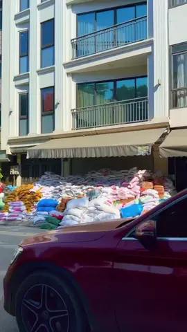 Ngày 27/11/2025 - tại điểm tiếp nhận gạo số 456 ĐƯỜNG BƯỞI - BA ĐÌNH - HÀ NỘI. LẠI ĐƯỢC THÊM 80 TẤN VÀO VỚI ĐỒNG BÀO VÙNG LŨ RỒI - CỐ LÊN ĐỒNG BÀOOOOO ƠI 😻#@Huy Nhân Sâm ( KOJA MART ) 