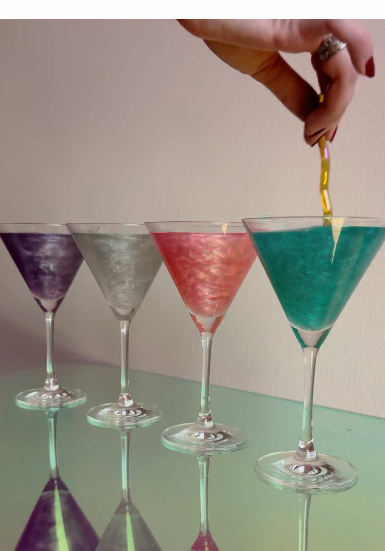 Cotton Candy Drinks Business Idea🍷 Turning simple cotton candy into high-end cocktails? That’s a million-dollar twist 🍸 #businessideas #sidehustle #drinks #marketing #fypシ 