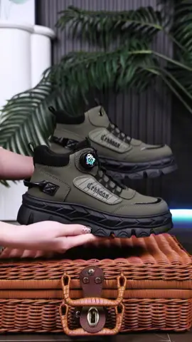 👟 GIÀY CAO CỔ FASHION HẦM HỐ – CHẤT LỪ STREET STYLE 2025 🔥 🎯 Mang lên là ngầu – đứng đâu cũng nổi bật! ✔ Thiết kế cao cổ phong cách quân đội, mạnh mẽ – nam tính cực chất ✔ Đế cao su răng cưa siêu bám, đi mưa – đi phượt – leo dốc vẫn chắc chắn#botthethaocaocap #botnamdep #giaynam #giaydiphuot